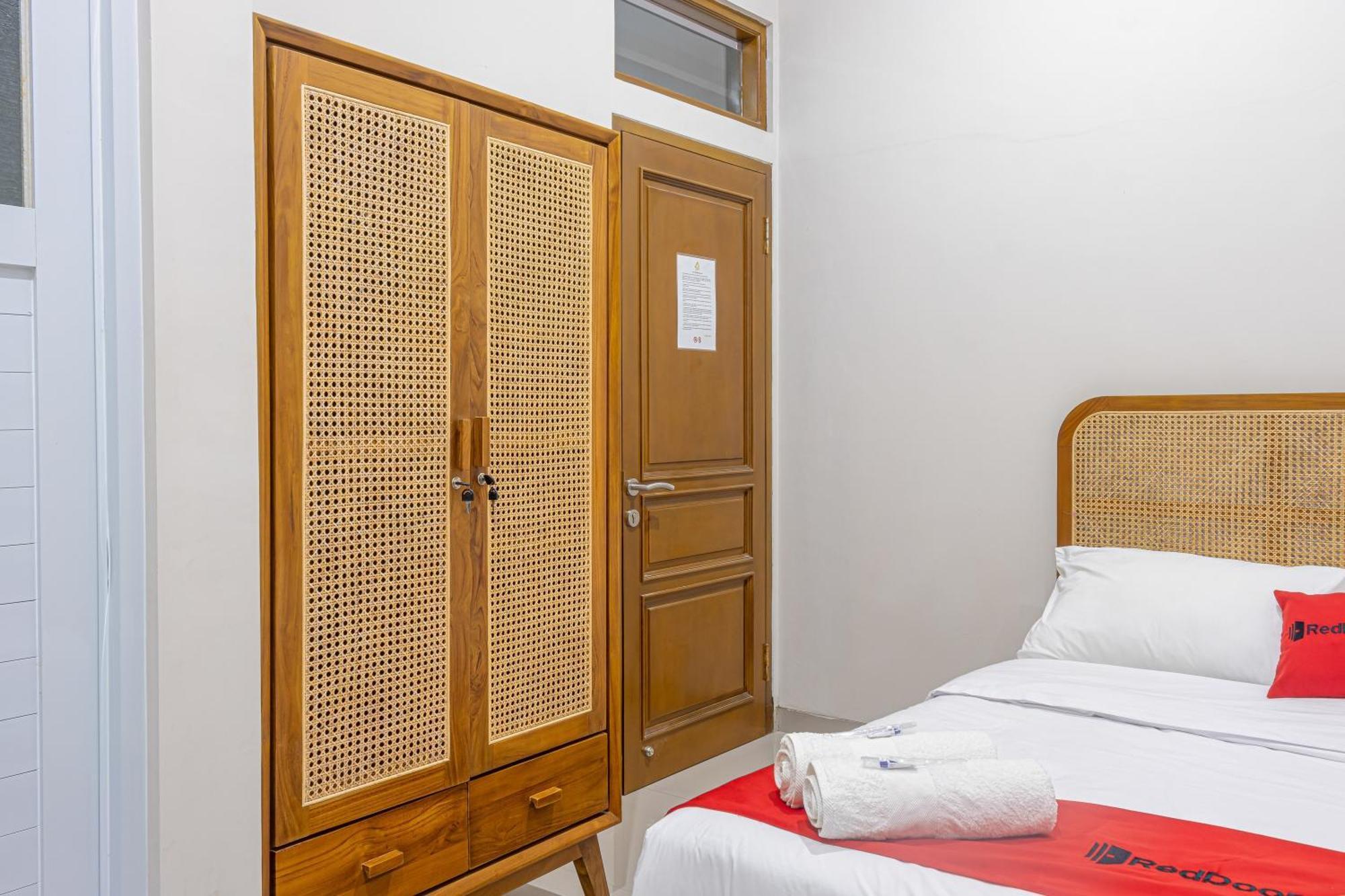 Hotel Reddoorz At Uma Arda Hometown